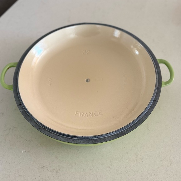 Le Creuset Round Lime Green Cast Iron Dutch Oven - Picture 5 of 5
